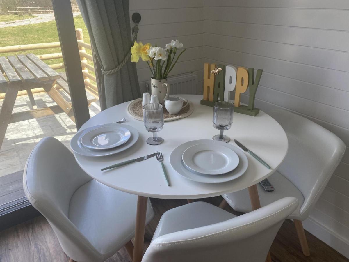 1-Bed Pod Cabin In Beautiful Surroundings Wrexham Ngoại thất bức ảnh